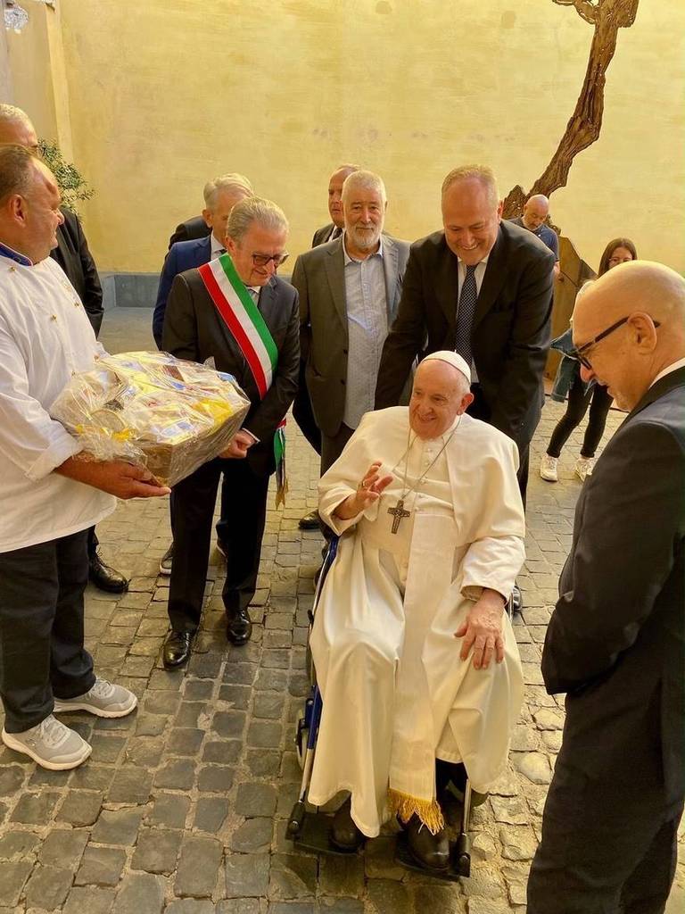 A pranzo in 700 nel carcere di Montorio: il menù “papale” dal risotto al dessert