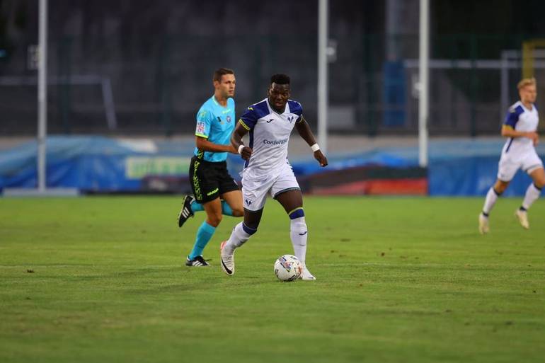 Subito fuori l'Hellas di Coppa. Vince il Cesena 2-1